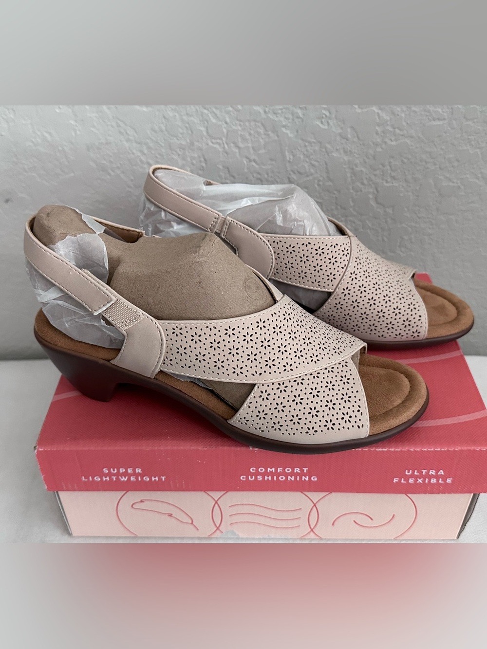 Easy Spirit Cecee3 Women’s Size 7.5 Light Natural
